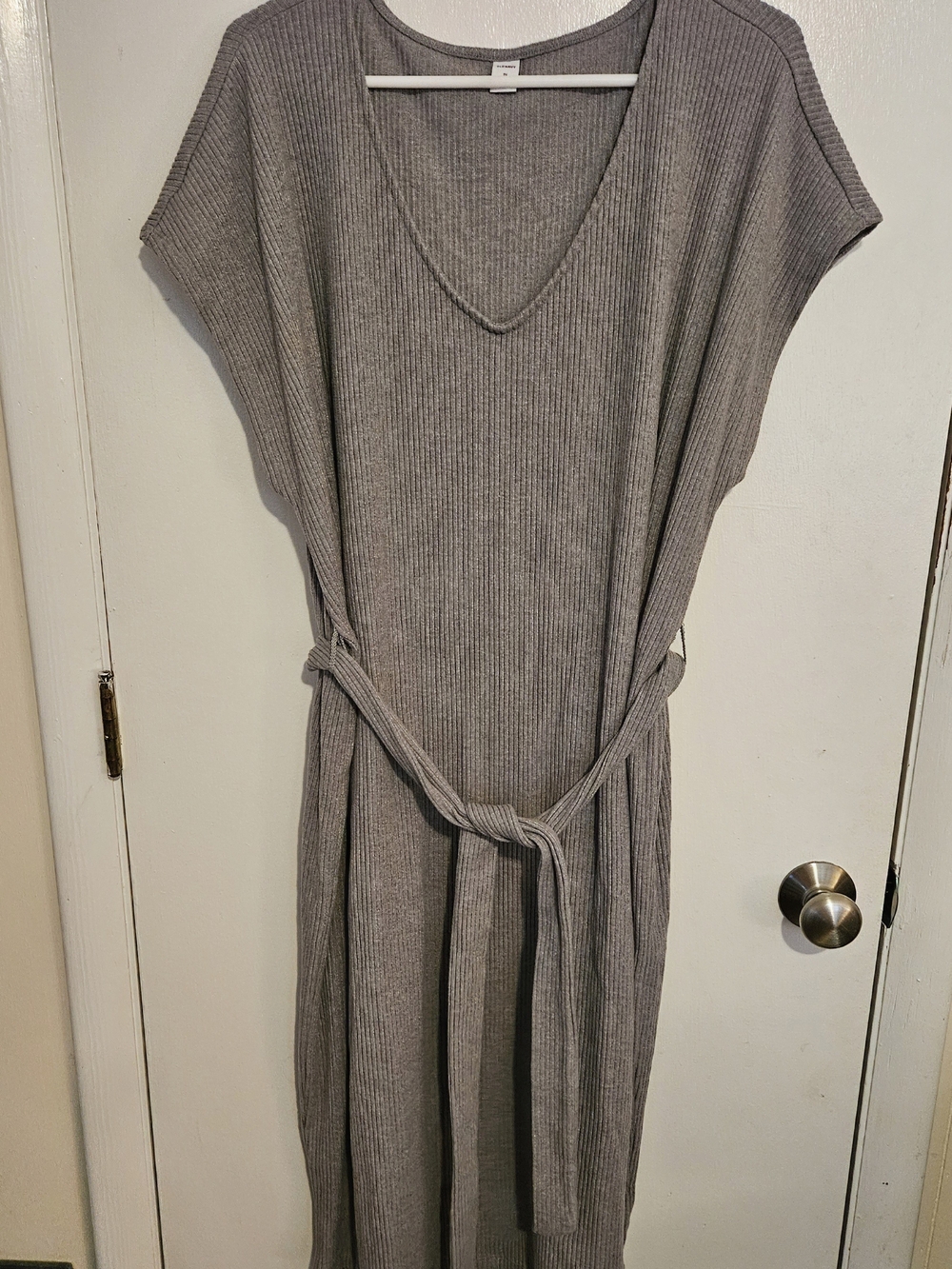Old Navy Gray Ribbed V-Neck Belted Maxi Dress